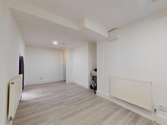 Apartment for rent in Dudden Hill, Greater London