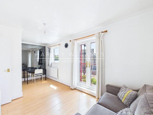 Flat for rent in Isle Of Dogs, Greater London