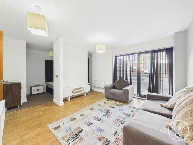 Flat for rent in Quarry Hill, West Yorkshire