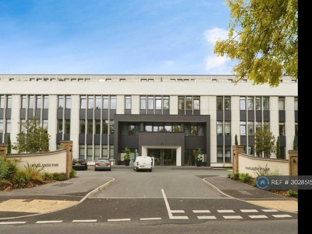 Flat for rent in Blackhills, Surrey
