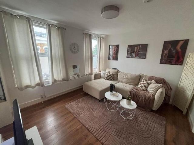 Apartment for rent in Homerton, Greater London