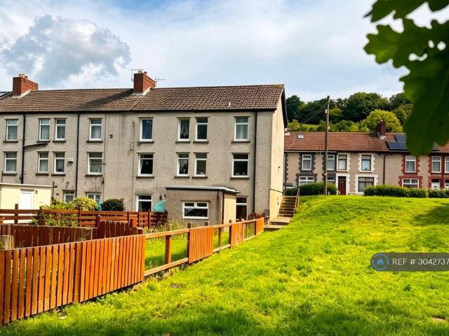 Flat for rent in Ynysddu, Wales