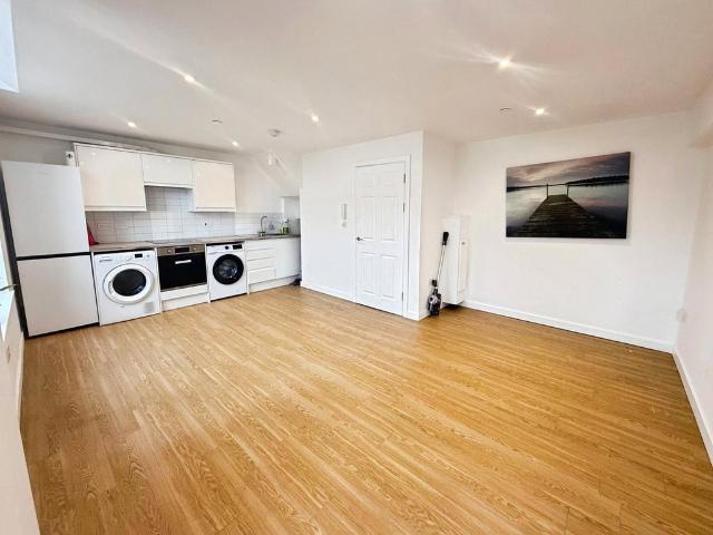 Flat for rent in Stow Hill, Wales