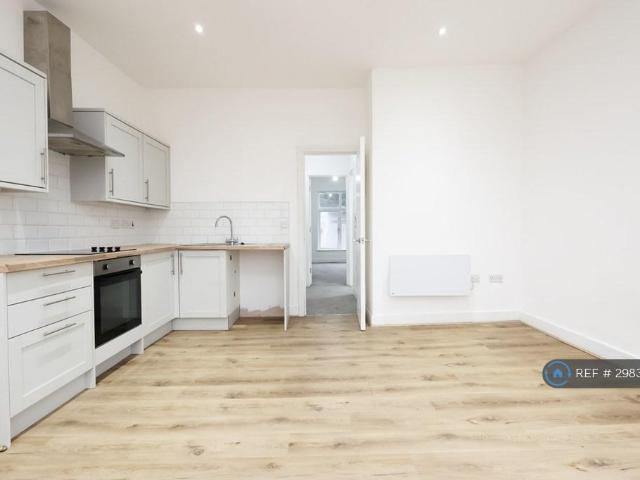 Flat for rent in Treharris