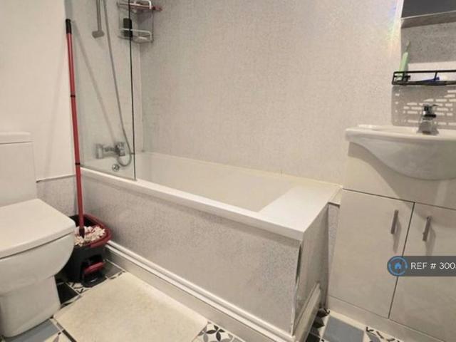 Apartment for rent in Gidea Park, Greater London