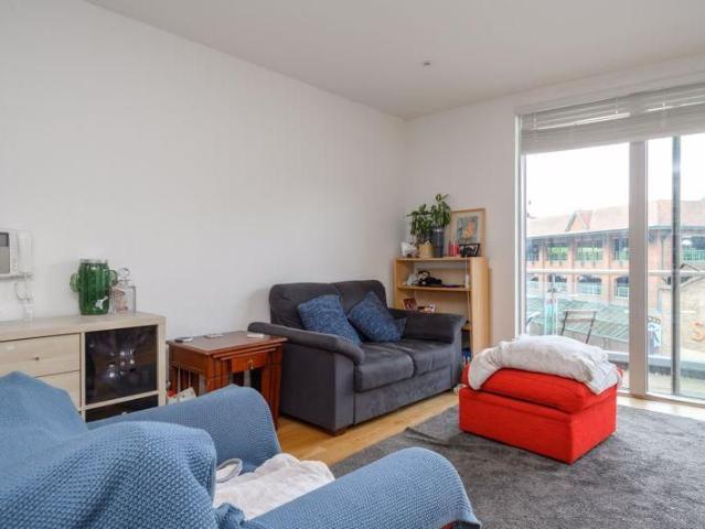 Apartment for rent in Blackhills, Surrey