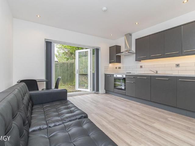 Flat for rent in Falcon Lodge, Wales