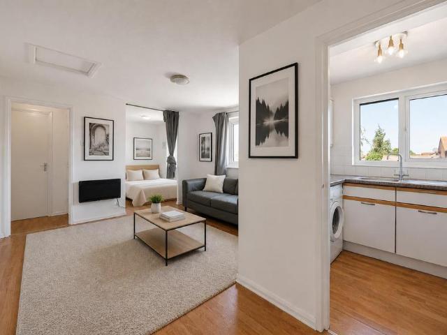 Flat for rent in London Borough of Lewisham, Greater London