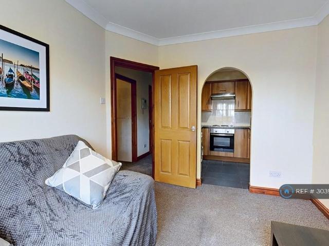 Flat for rent in Whinny Heights, Blackburn