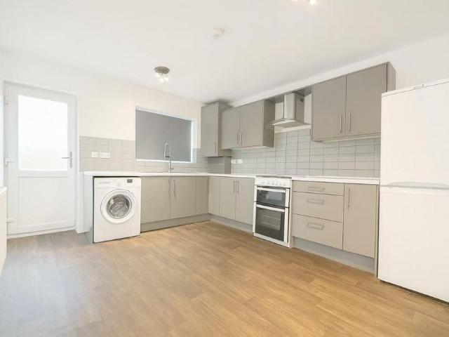 Apartment for rent in Daws Hill, Cressex