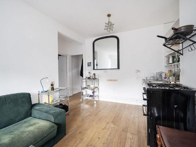 Apartment for rent in Lower Clapton, Greater London