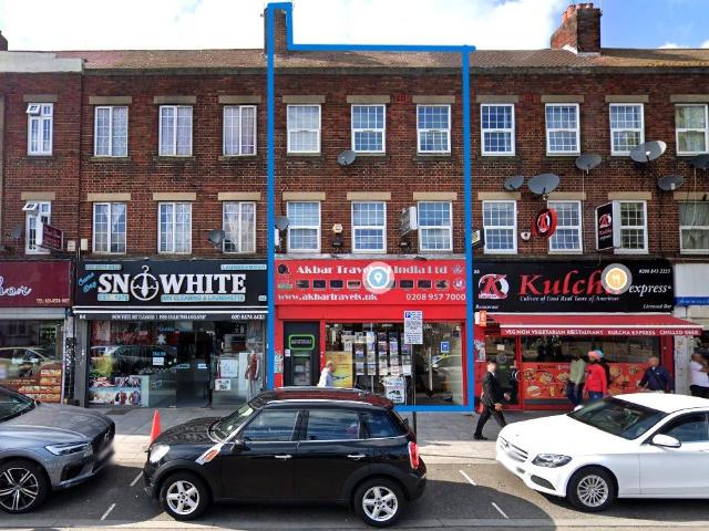 Flat for rent in London Borough of Ealing, Greater London