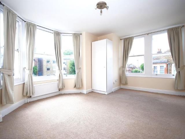 Flat for rent in Earlsfield, Greater London