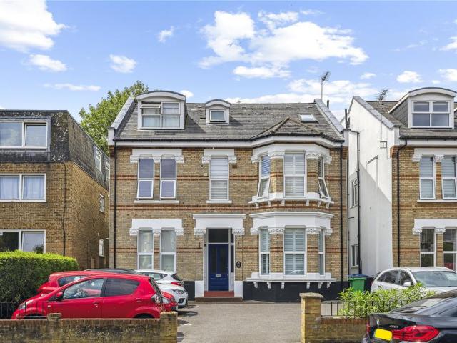 Flat for rent in Berrylands, Greater London
