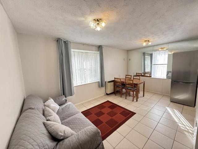 Apartment for rent in Alperton, Greater London