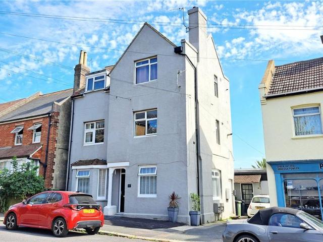 Flat for rent in West Marina, Guestling Green