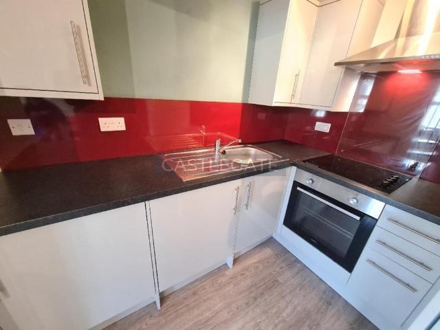 Flat for rent in Huddersfield, West Yorkshire