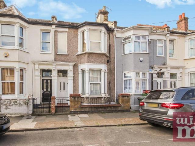 Flat for rent in Upton, Greater London