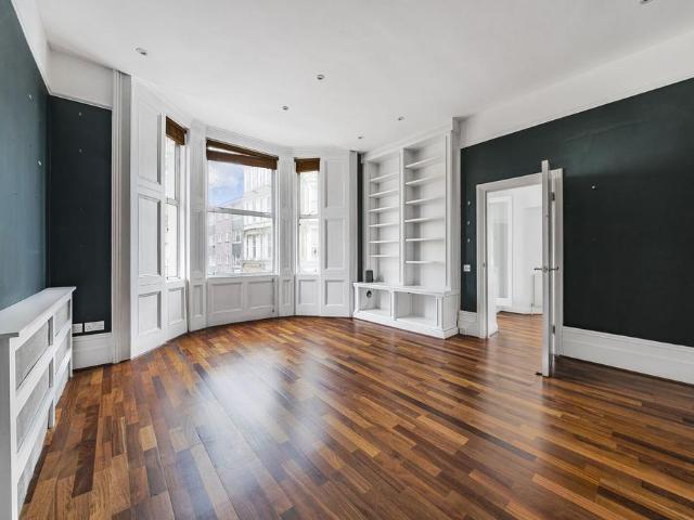 Flat for rent in West Kensington, Greater London