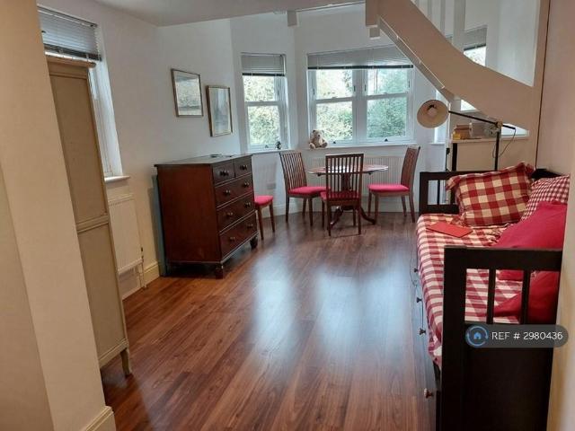 Apartment for rent in London Borough of Croydon, Waddon