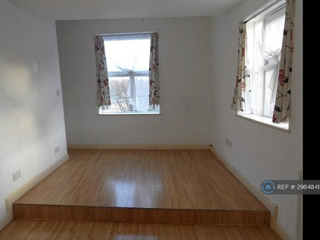 Apartment for rent in Elmfield, Leicestershire