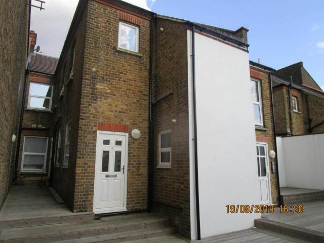 Flat for rent in Southend City Centre Neighbourhood, Alton Barnes
