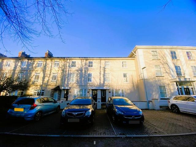 Flat for rent in Oxleaze, Gloucester