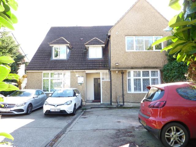 Flat for rent in London Borough of Croydon, Purley