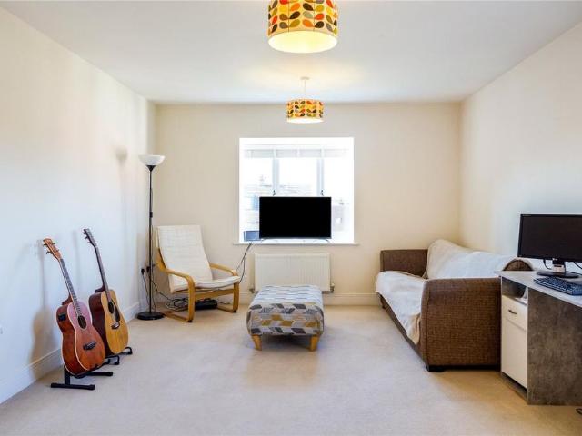 Apartment for rent in Ashley Park, Surrey