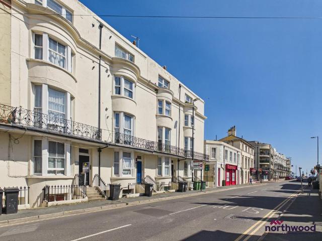 Flat for rent in Roselands, Eastbourne