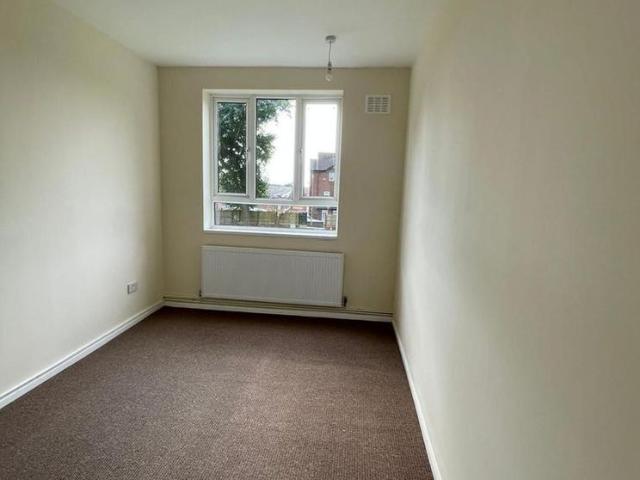 Apartment for rent in Dixons Green, West Midlands