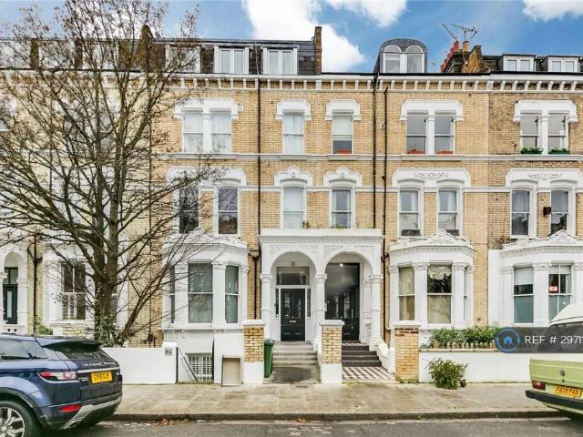 Flat for rent in Brook Green, Greater London