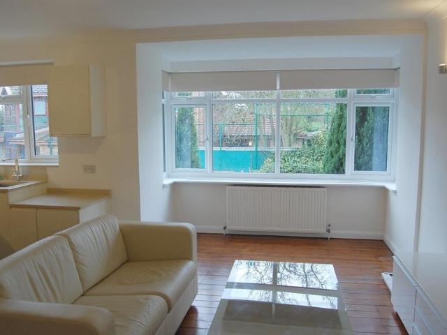 Apartment for rent in Brondesbury, Greater London