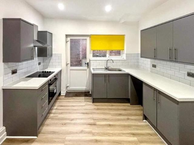 Apartment for rent in Pentre, Ton Pentre