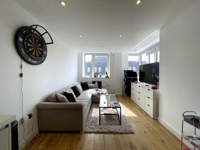 Apartment for rent in Perryfields, West Sussex