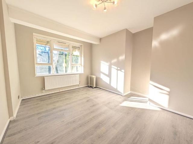 Apartment for rent in Elstree and Borehamwood, Borehamwood