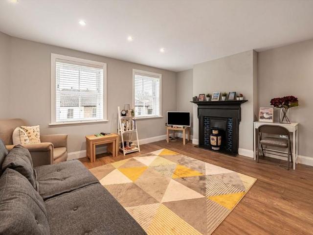 Apartment for rent in Blackhills, Surrey