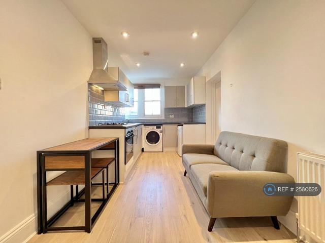 Flat for rent in Streatham Hill, Greater London