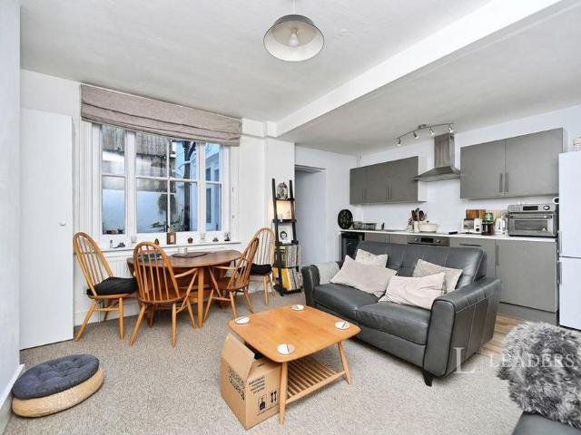 Apartment for rent in Queen's Park, Brighton