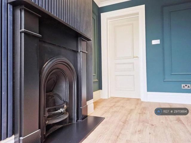 Apartment for rent in Holywell, The Slade