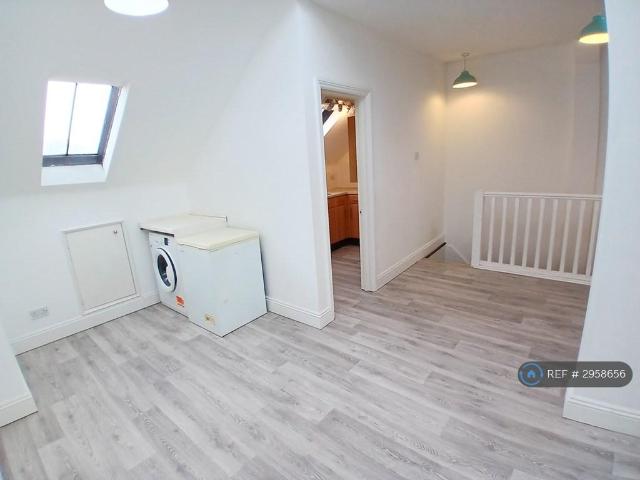 Flat for rent in St James, Sandown Park
