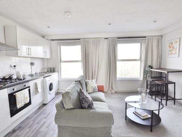 Apartment for rent in West Kensington, Greater London