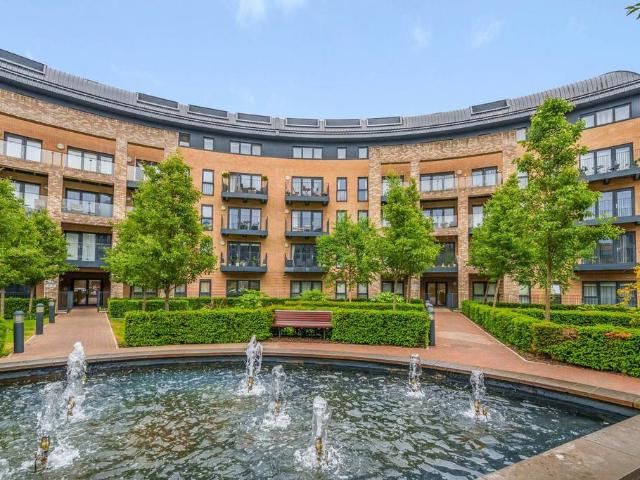 Flat for rent in Little Stanmore, Greater London