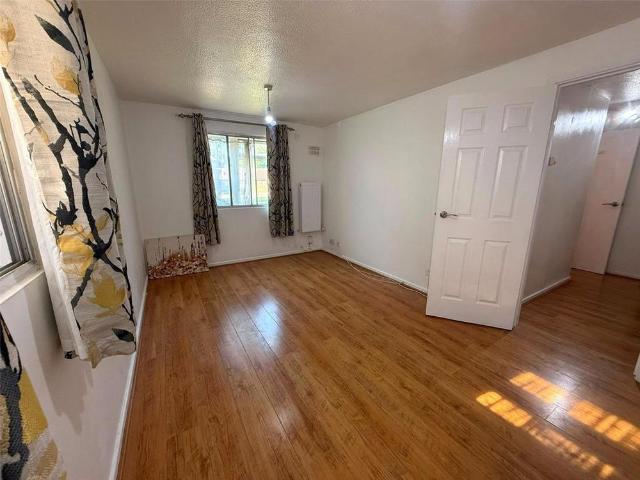 Apartment for rent in Colnbrook with Poyle, Slough