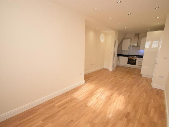 Flat for rent in New Malden, Isle Of Man