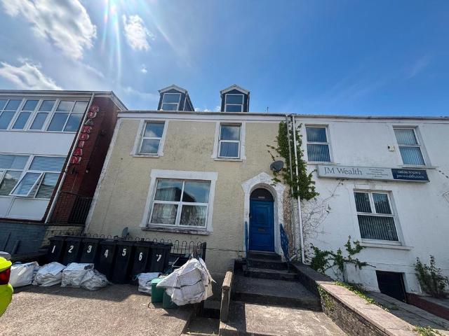 Flat for rent in Cimla, Neath