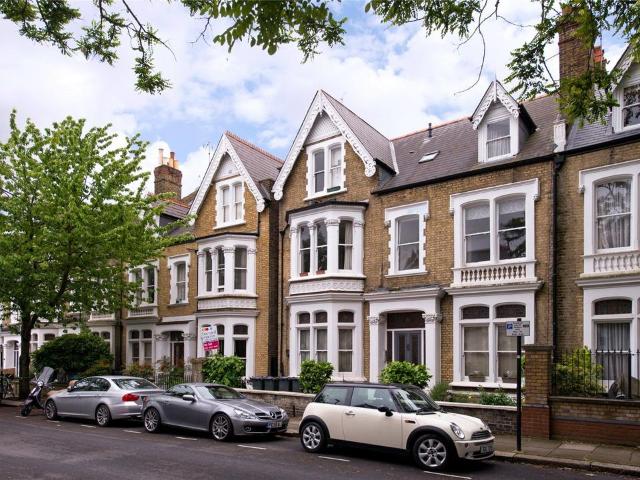 Flat for rent in London Borough of Hounslow, Strand