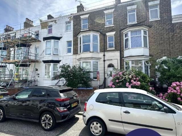 Flat for rent in West Cliff, Acol