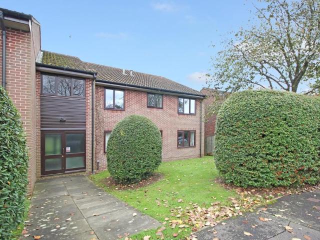 Flat for rent in Slaugham, Perryfields