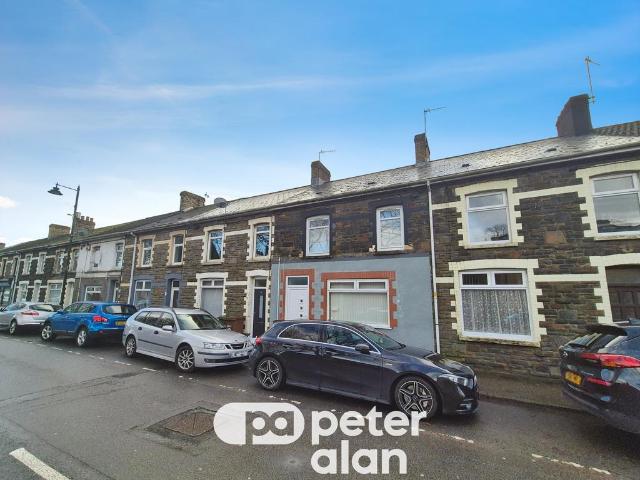 Flat for rent in Risca, Wales